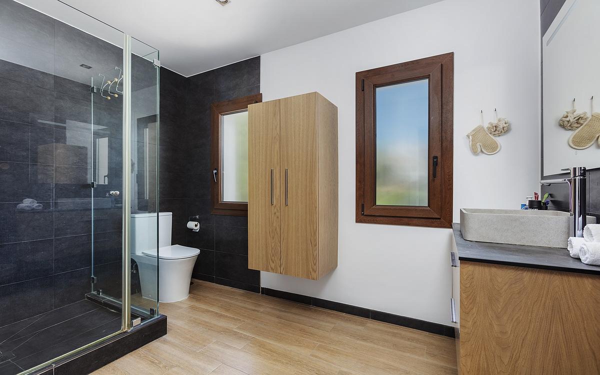 6 Bedroom Villa in Estepona - Photo 16