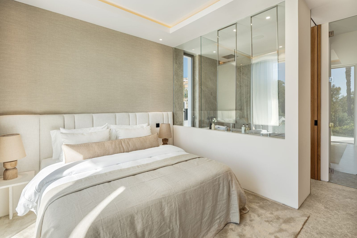 6 Bedroom Villa in Marbella - Photo 20