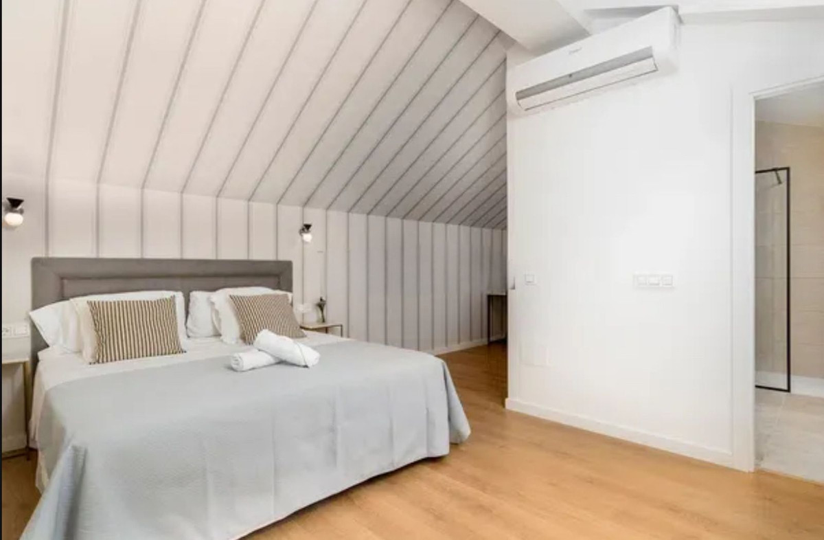 3 Bedroom Penthouse in Málaga - Photo 7
