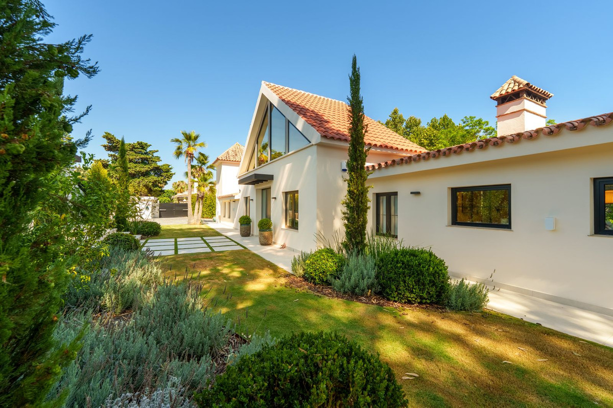 5 Bedroom Villa in Marbella - Photo 26