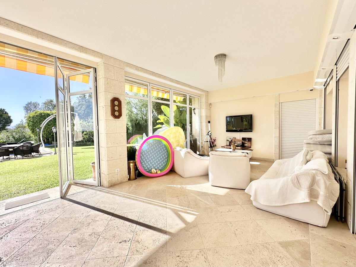 6 Bedroom Villa in Marbella - Photo 17