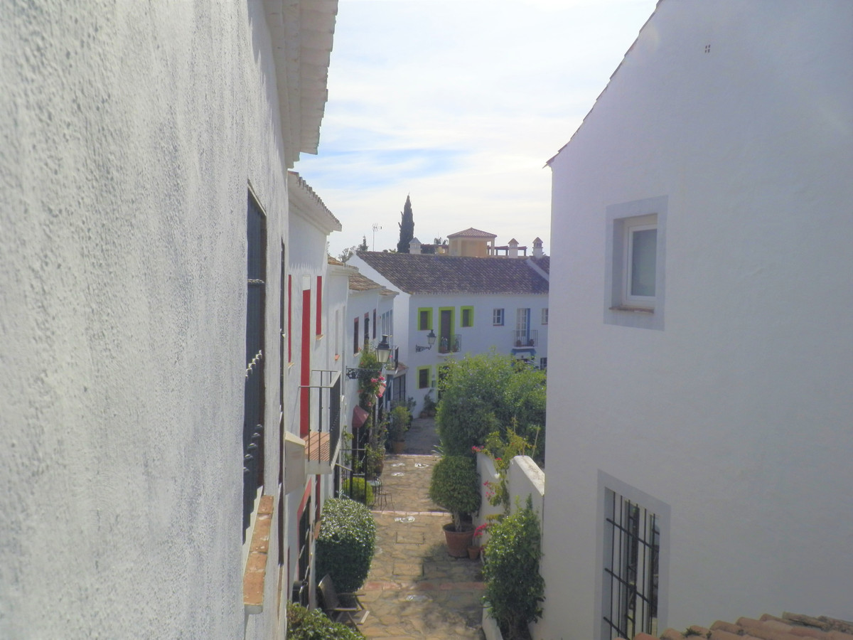 2 Bedroom Townhouse in Marbella - Photo 28