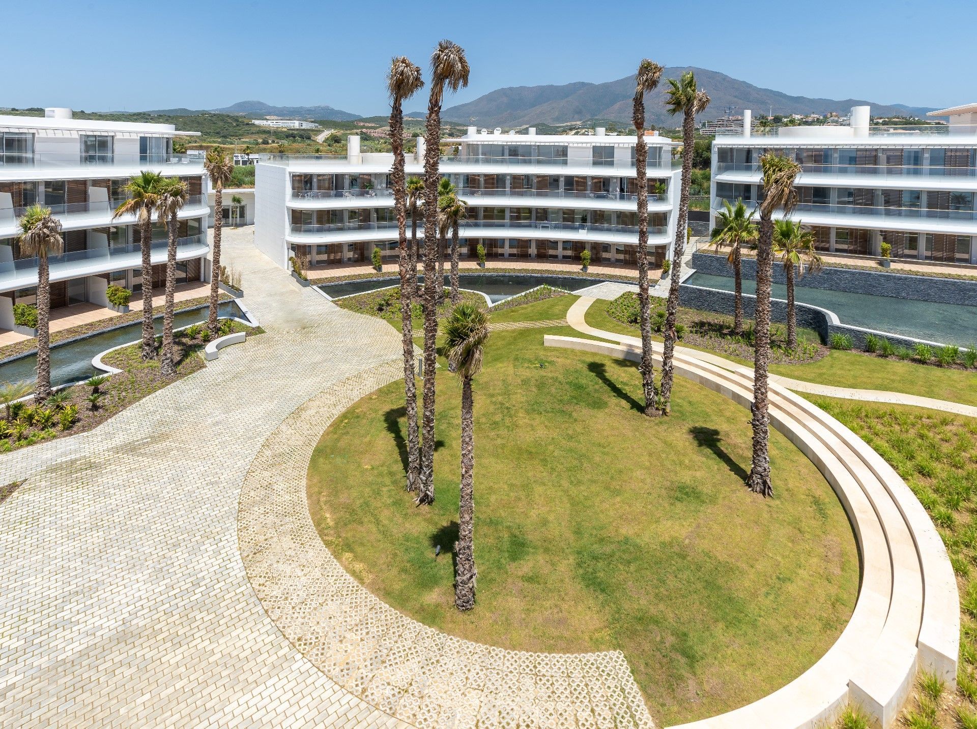 3 Bedroom Penthouse in Estepona - Photo 23
