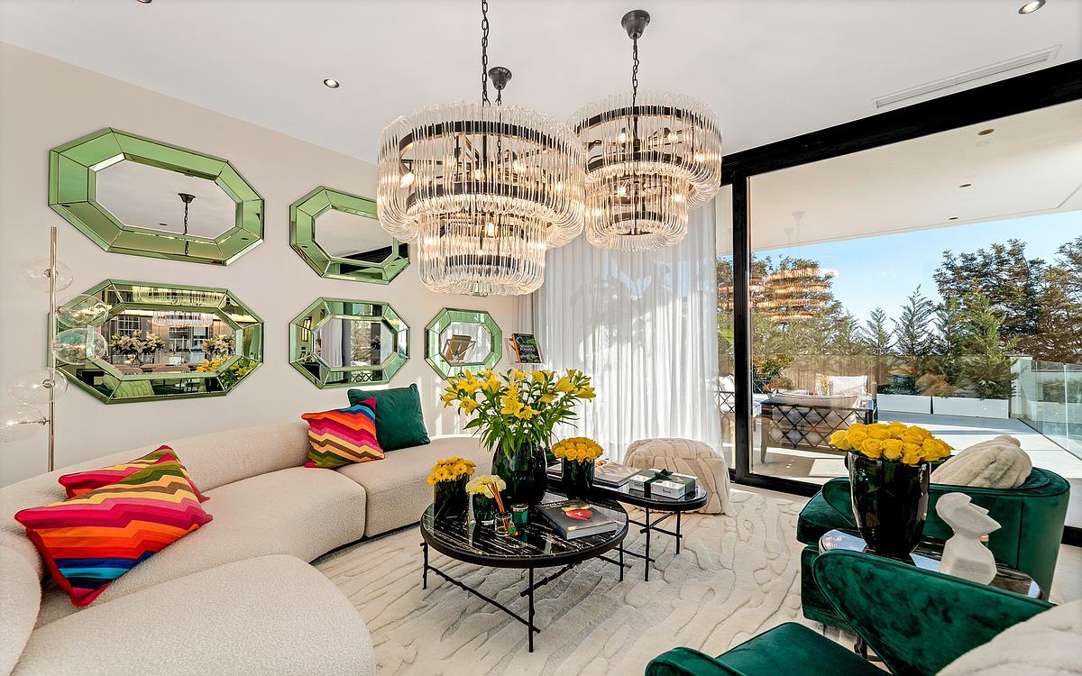 5 Bedroom Villa in Marbella - Photo 2