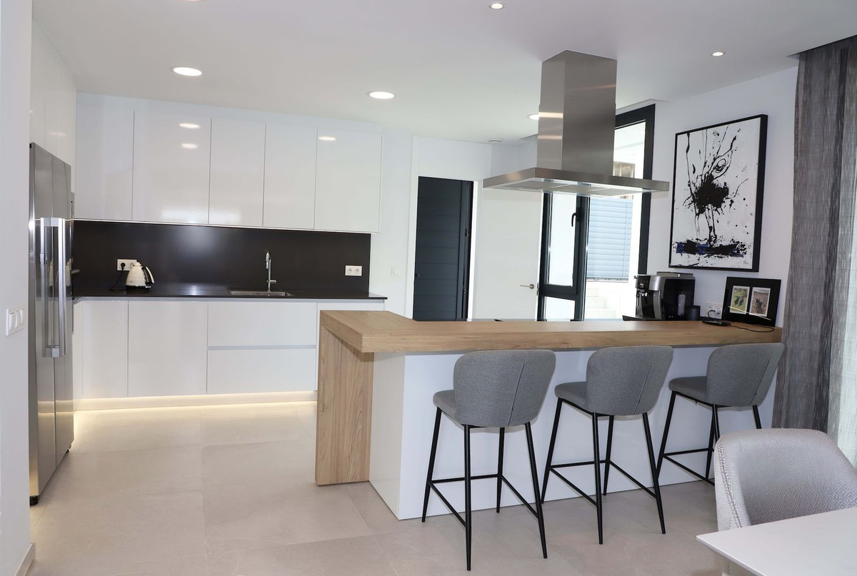 5 Bedroom Villa in Estepona - Photo 13