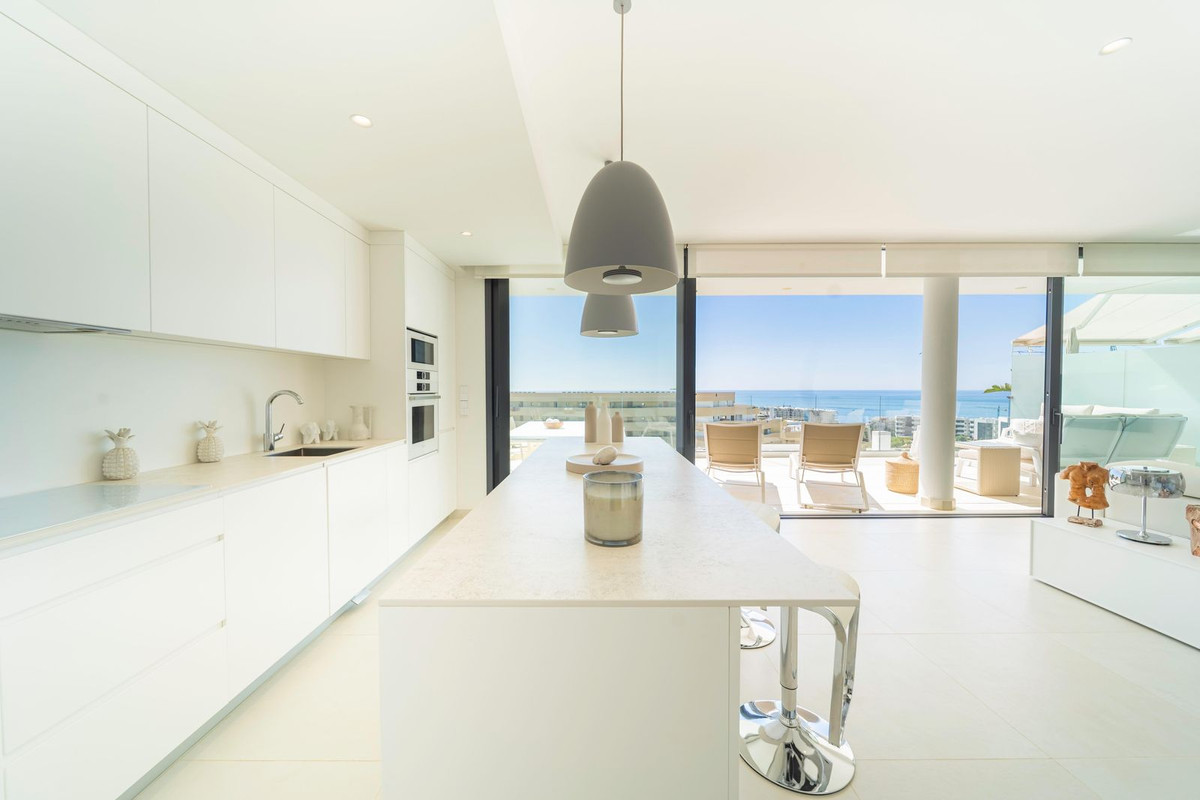 2 Bedroom Apartment in Benalmádena - Photo 7