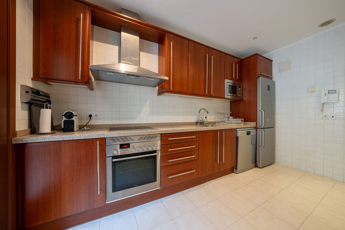 2 Bedroom Apartment in Marbella - Photo 12