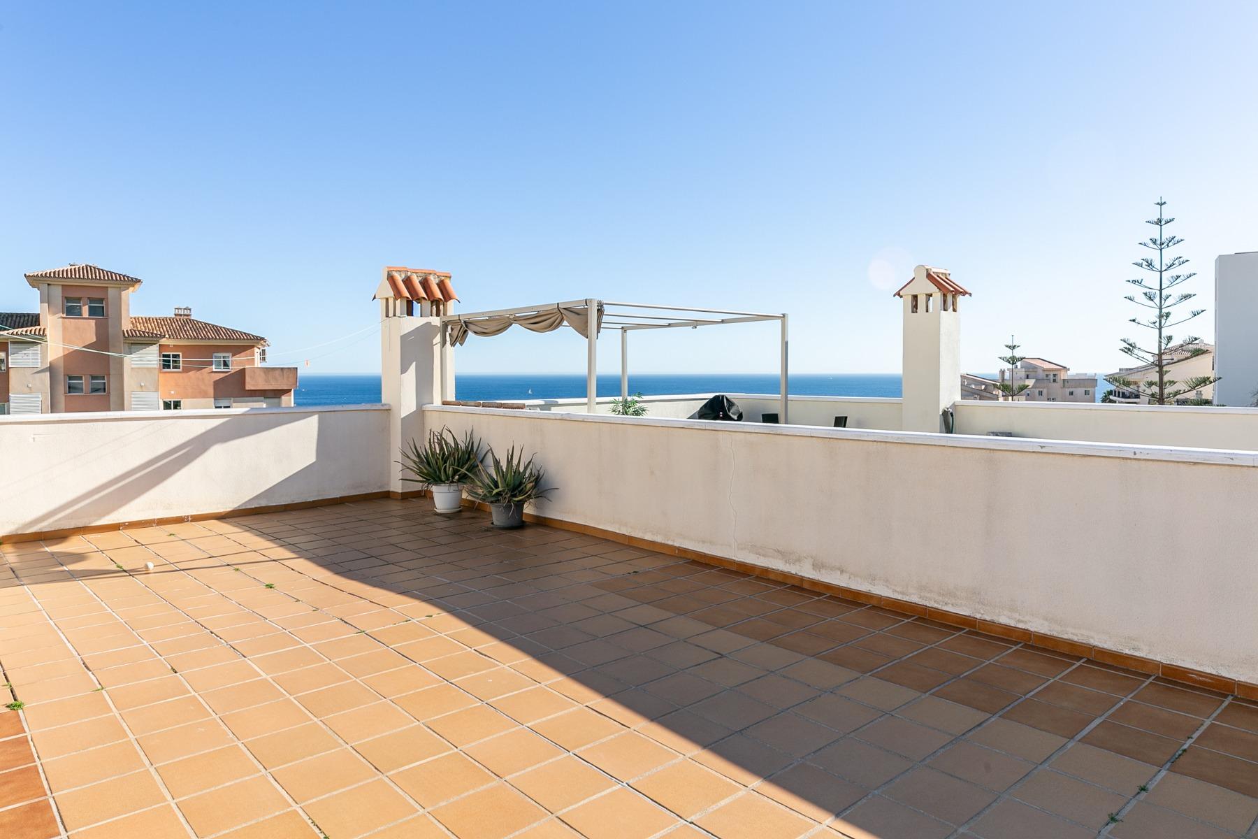 2 Bedroom Townhouse in Benalmádena - Photo 7