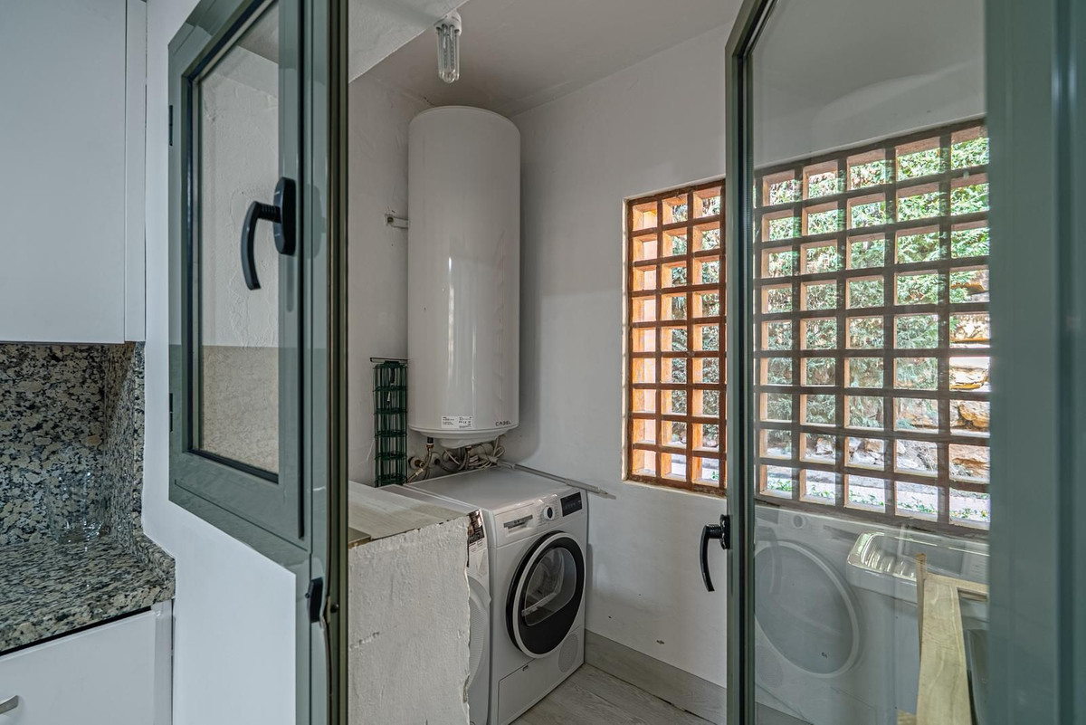 3 Bedroom Apartment in Estepona - Photo 12