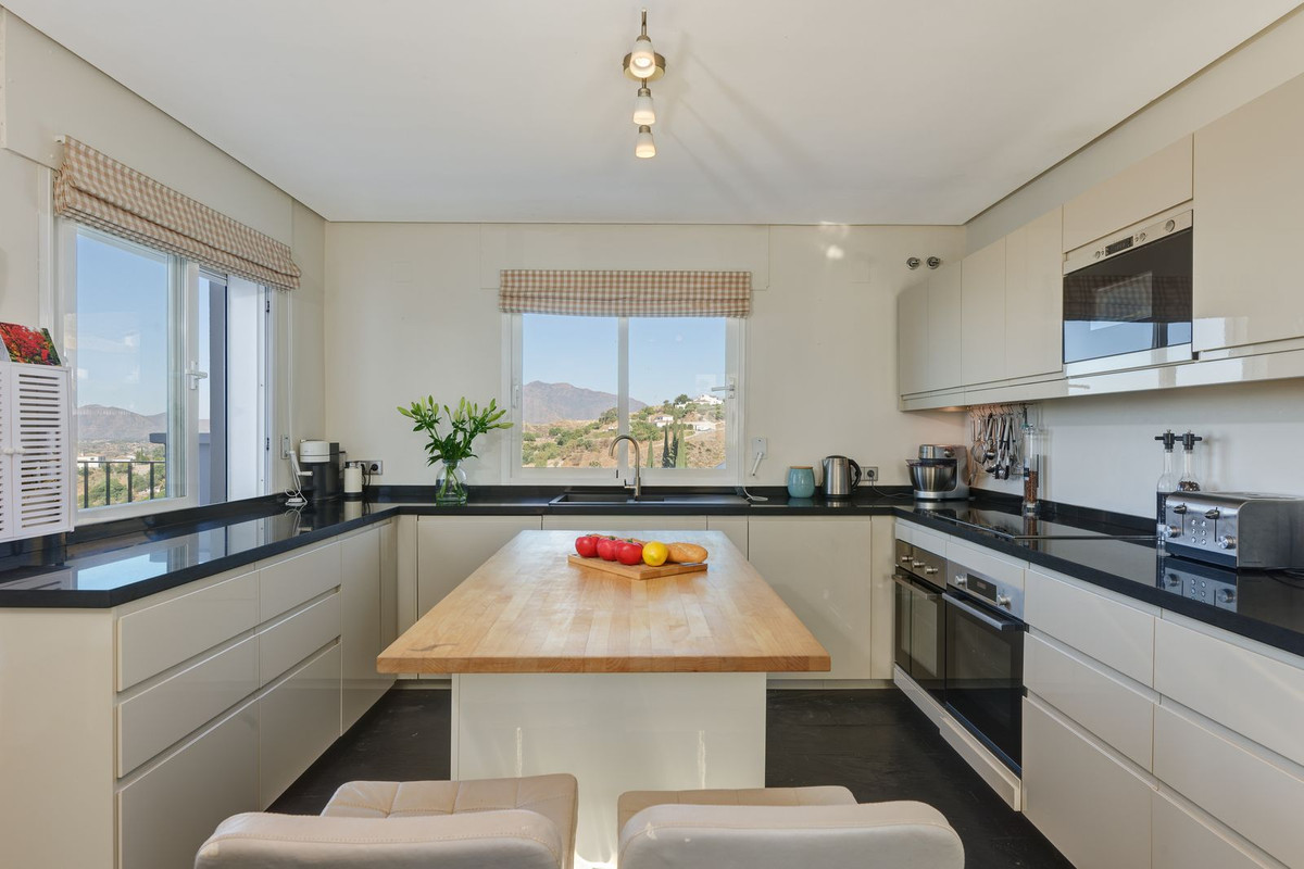 6 Bedroom Villa in Mijas - Photo 17