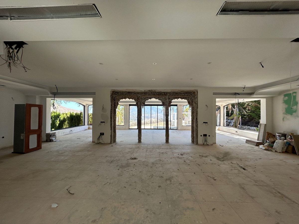 3 Bedroom Villa in Marbella - Photo 8