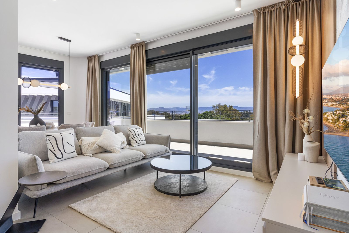 2 Bedroom Penthouse in Torremolinos - Photo 22