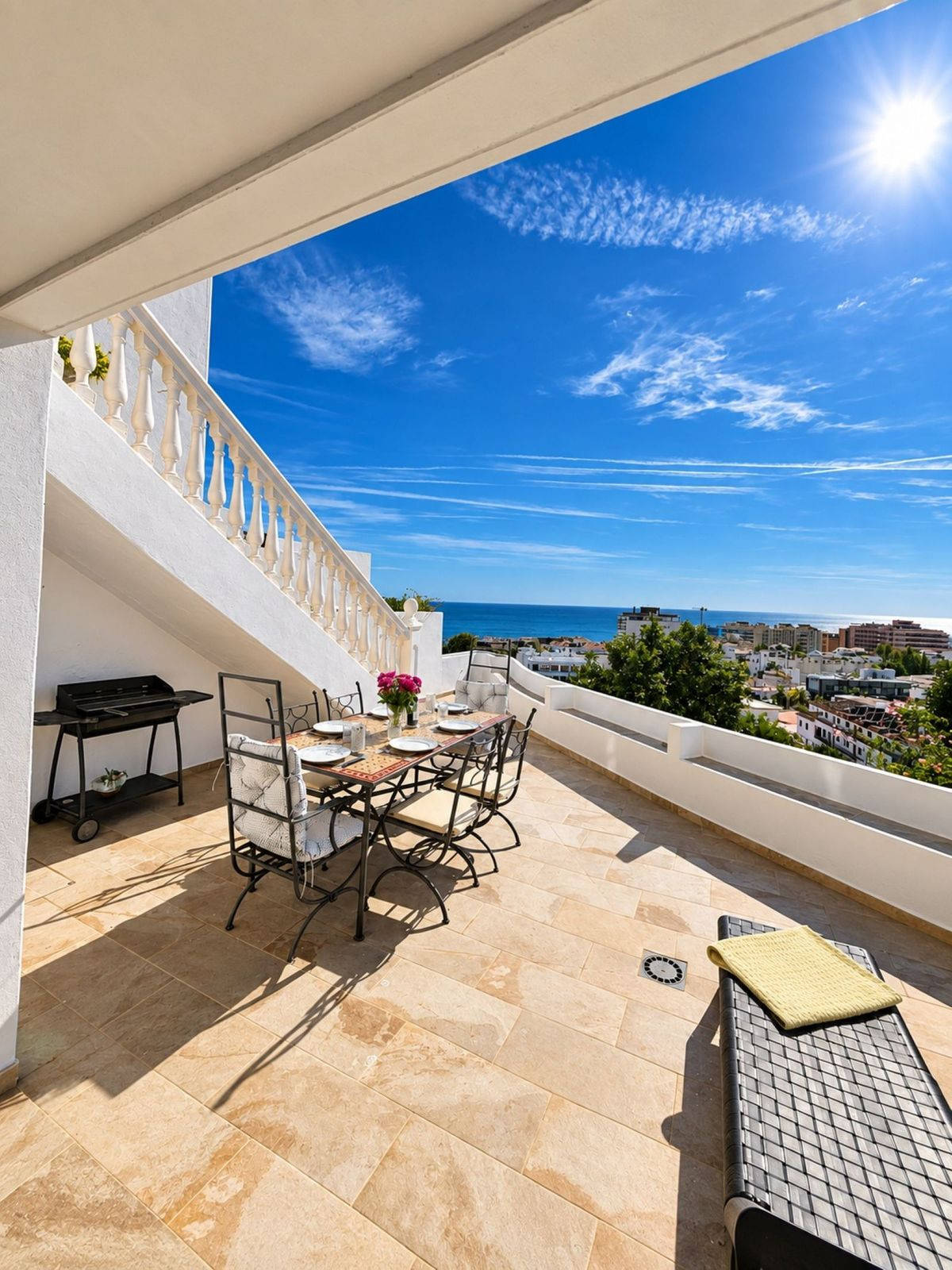 2 Bedroom Apartment in Torremolinos - Photo 5