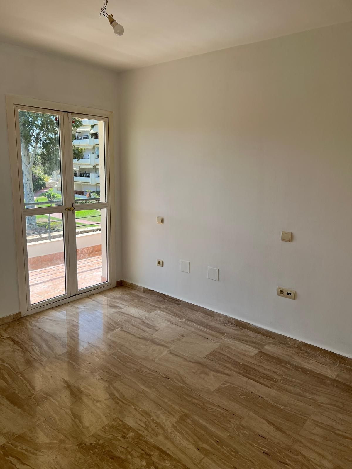 3 Bedroom Apartment in San Pedro de Alcántara - Photo 2