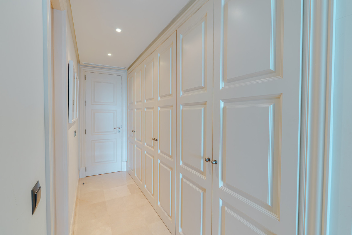 3 Bedroom Apartment in Estepona - Photo 9