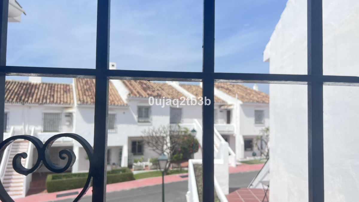 4 Bedroom Apartment in Marbella - Photo 46
