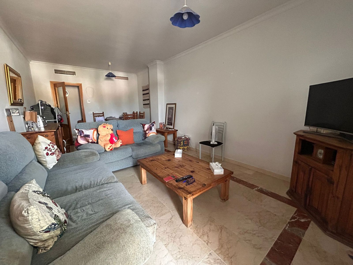 2 Bedroom Penthouse in Estepona - Photo 4