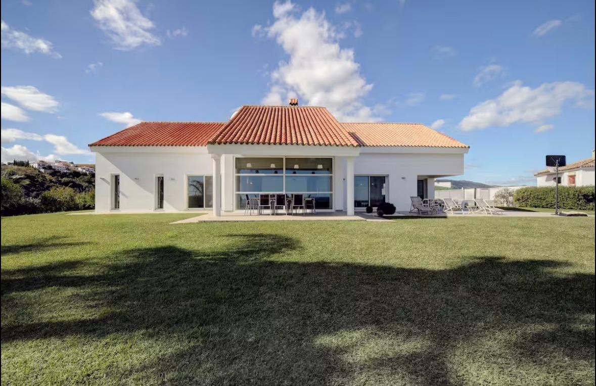 6 Bedroom Villa in Manilva - Photo 4