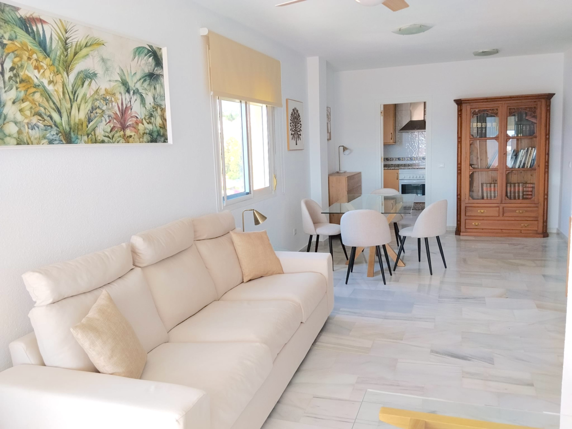 2 Bedroom Apartment in Fuengirola - Photo 5