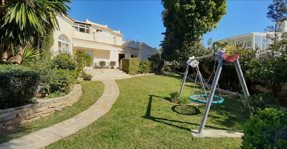 5 Bedroom Villa in Marbella - Photo 5