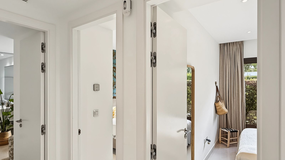 3 Bedroom Apartment in Estepona - Photo 17