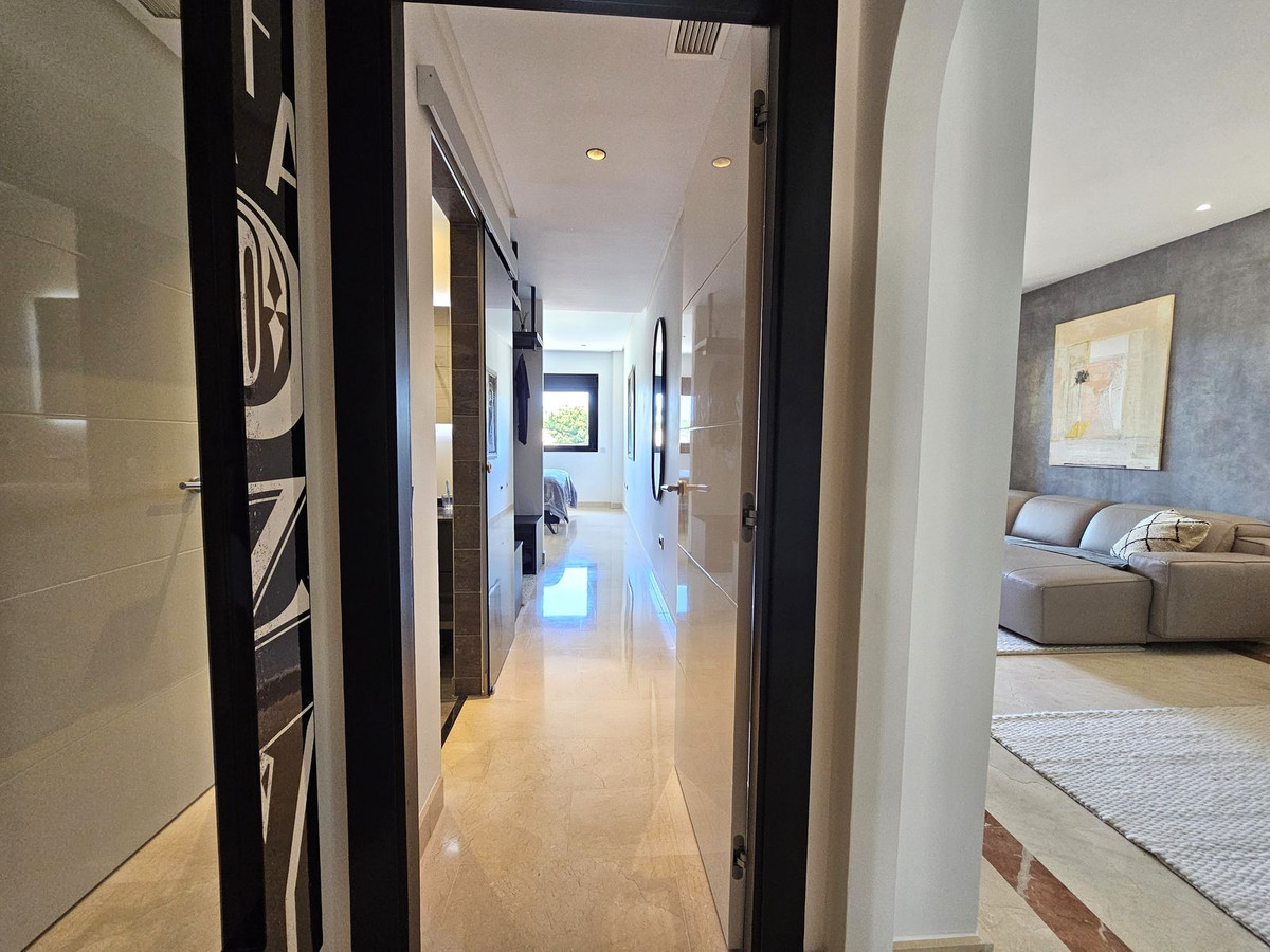 3 Bedroom Apartment in Marbella - Photo 18