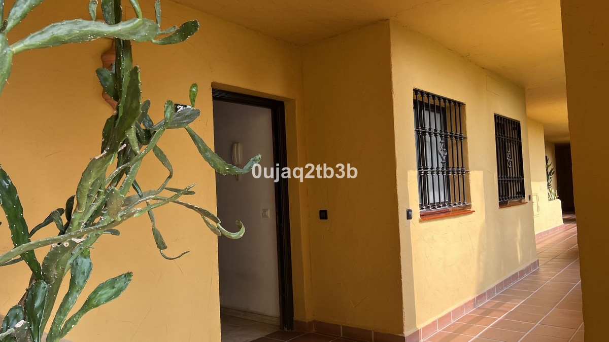 2 Bedroom Apartment in Estepona - Photo 15