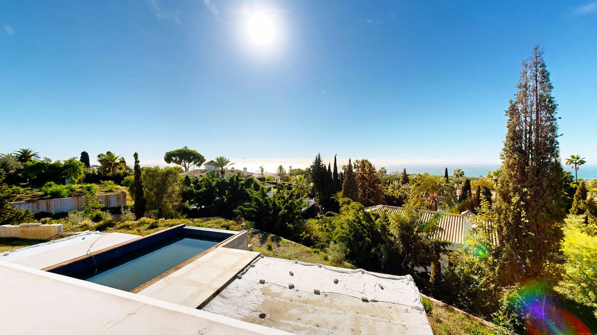 6 Bedroom Villa in Marbella - Photo 3