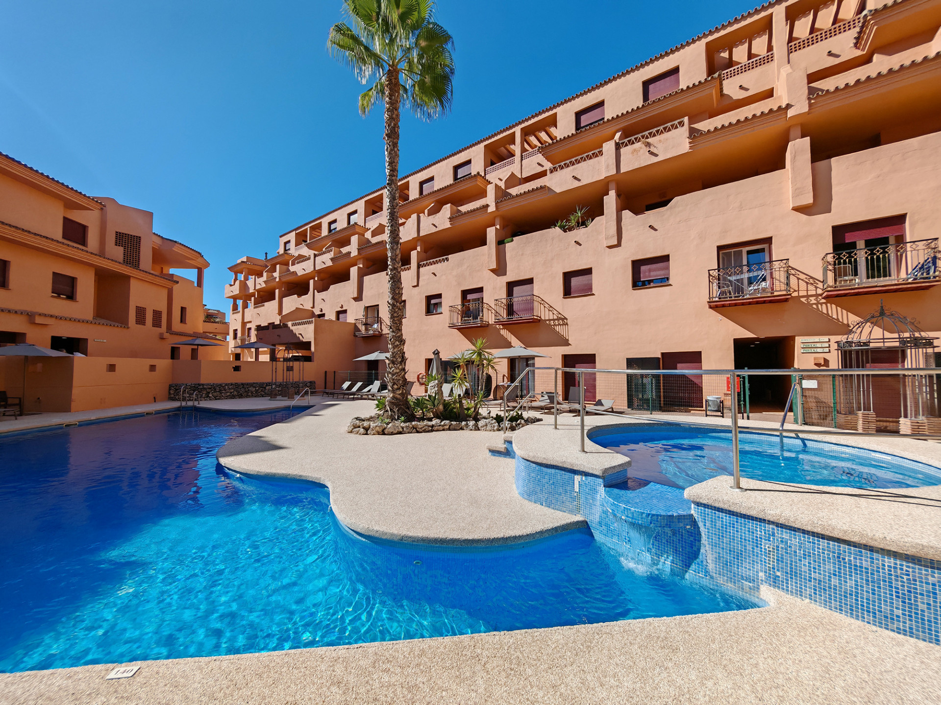 2 Bedroom Apartment in Benahavís - Foto 18