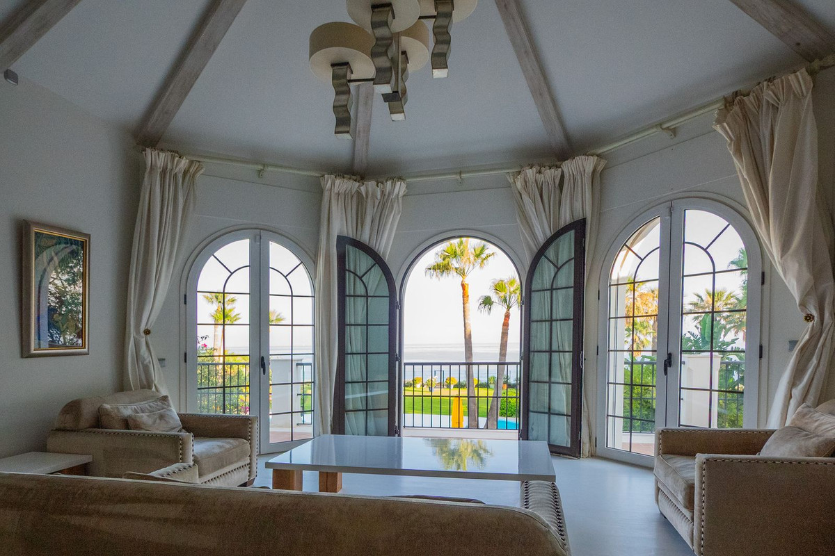 10 Bedroom Villa in Estepona - Photo 26