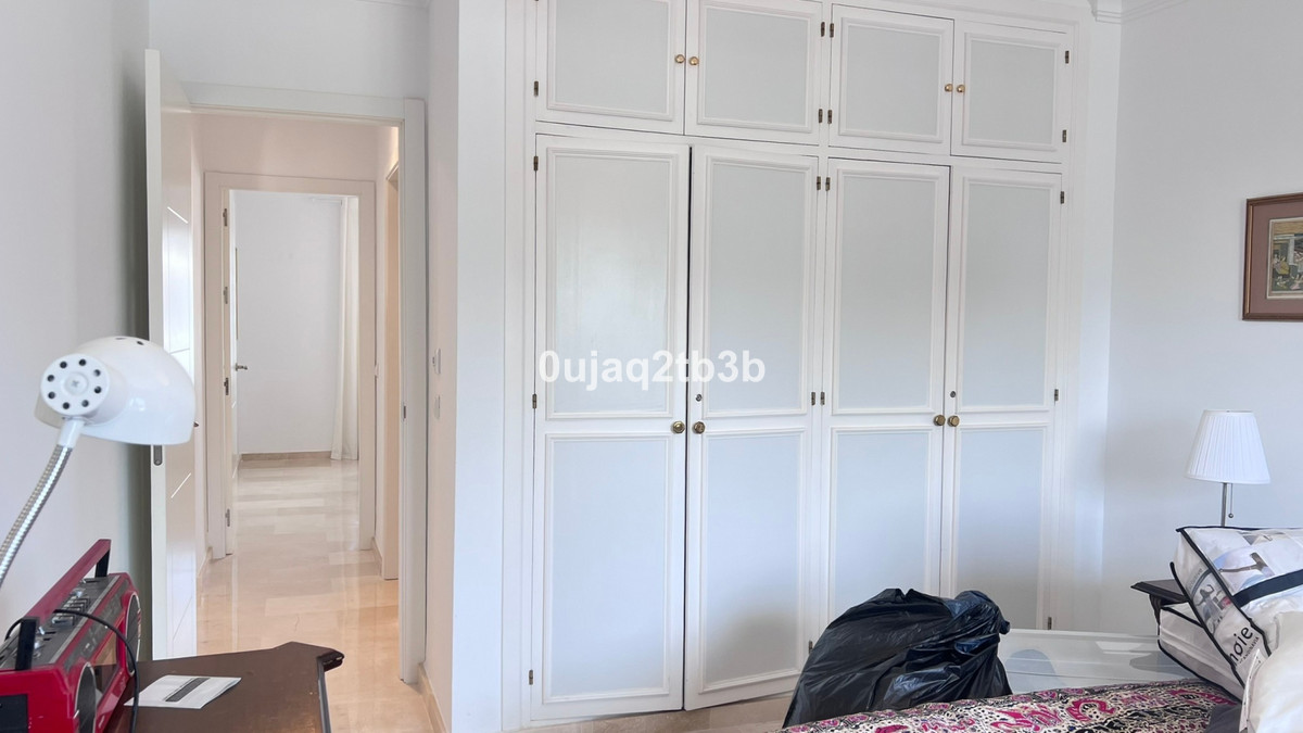 4 Bedroom Apartment in Marbella - Photo 13