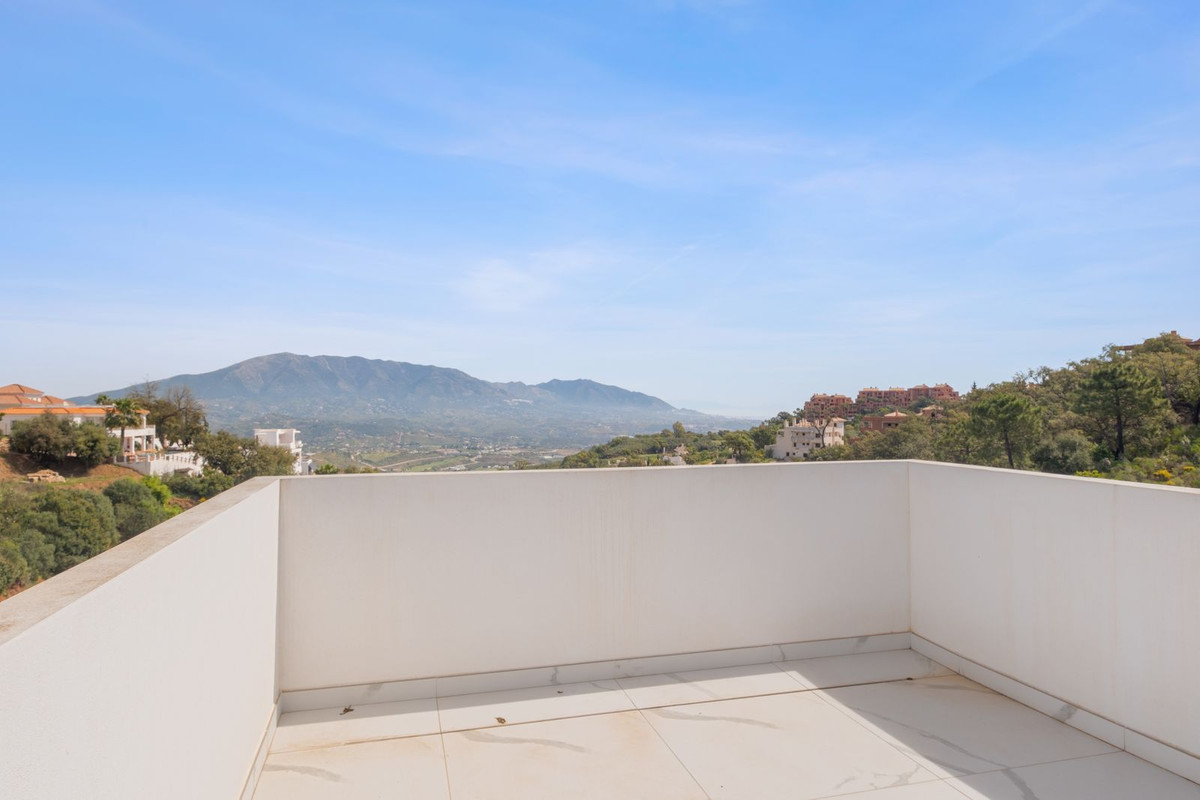 4 Bedroom Villa in Marbella - Photo 35