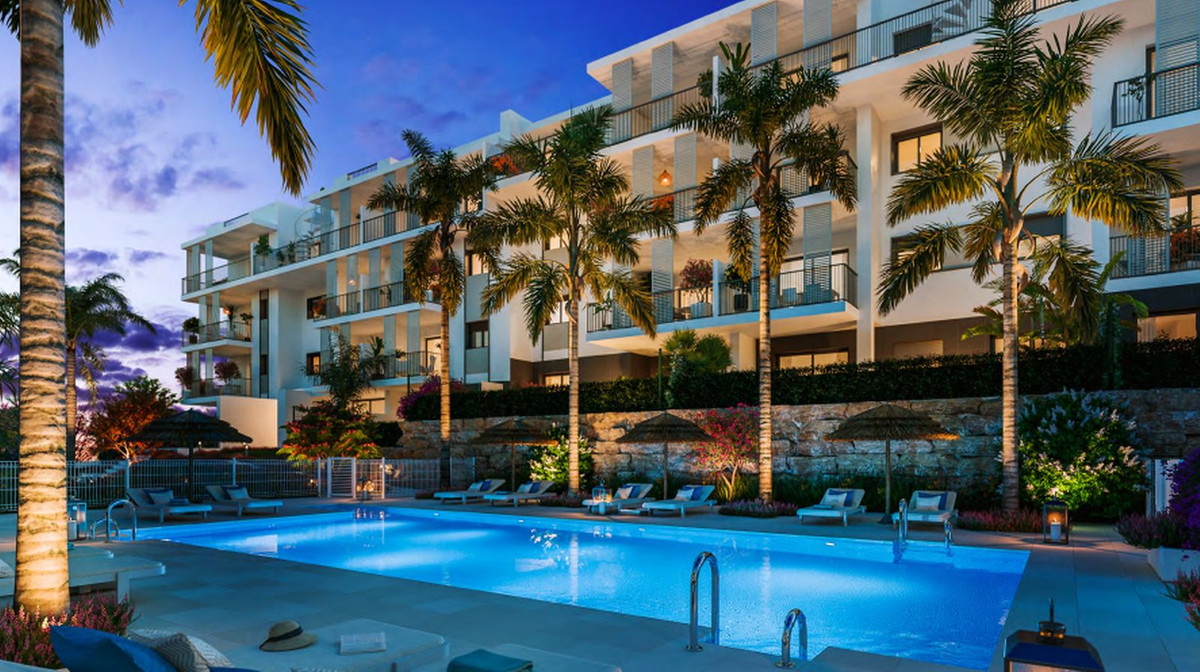2 Bedroom Penthouse in Estepona - Photo 12