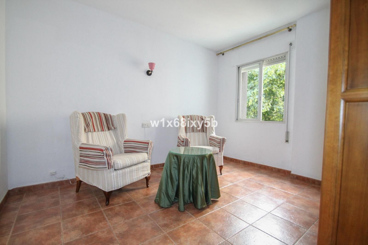 3 Bedroom Apartment in Marbella - Photo 11
