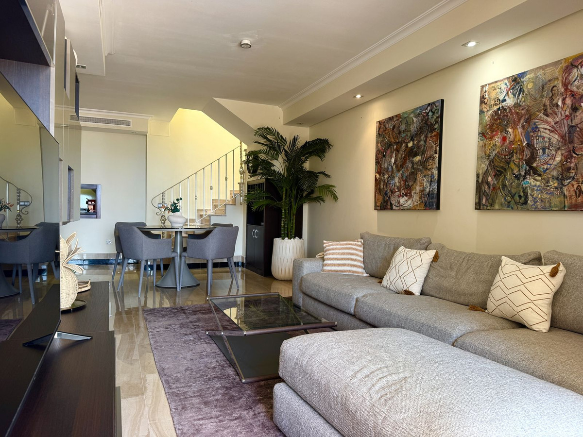 2 Bedroom Penthouse in Estepona - Photo 16