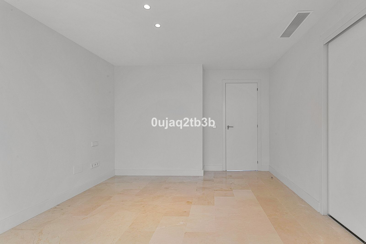 3 Bedroom Apartment in Marbella - Photo 15
