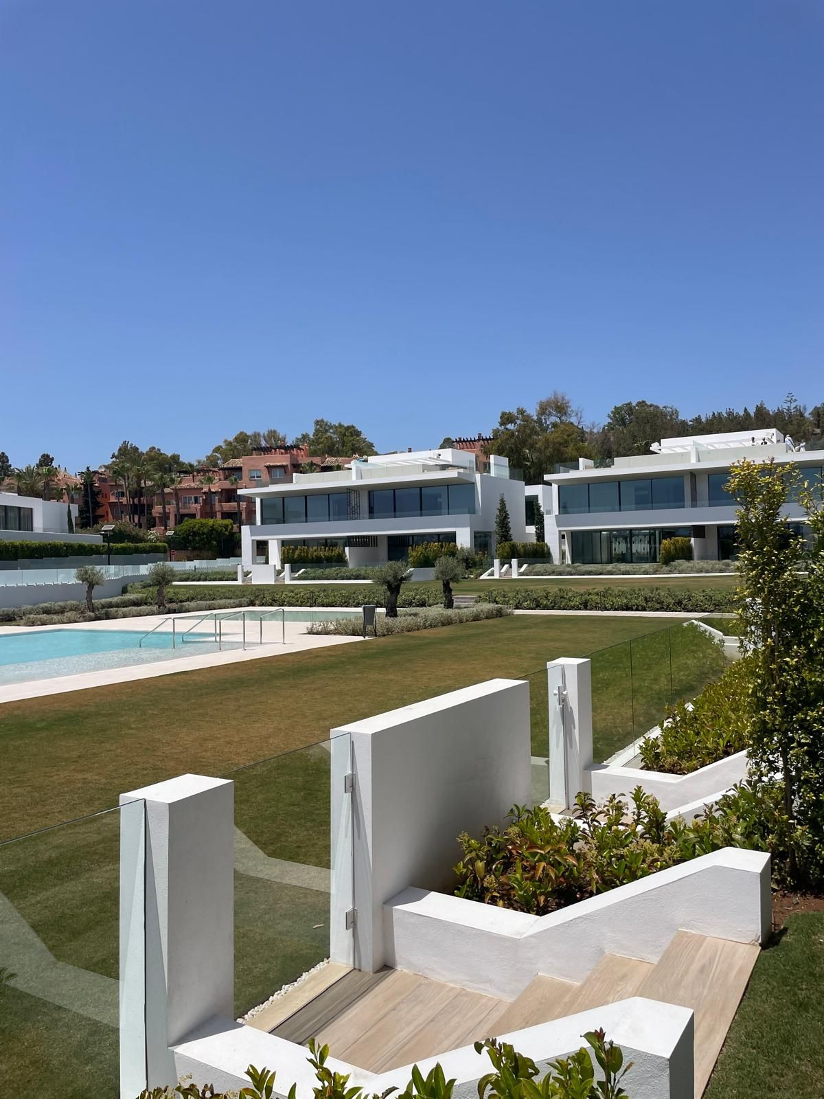 4 Bedroom Villa in Marbella - Photo 7