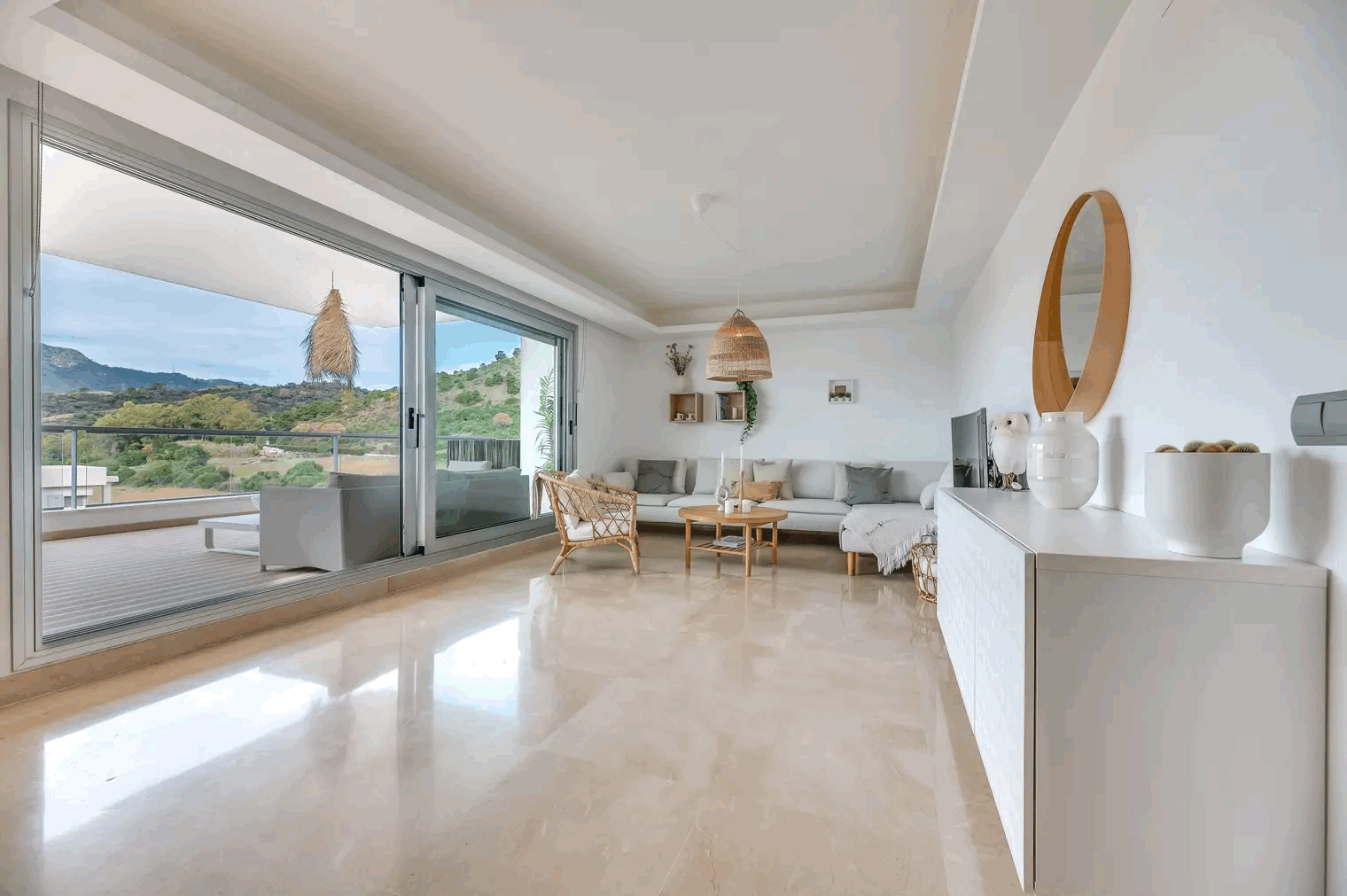 3 Bedroom Apartment in Benahavís - Photo 6