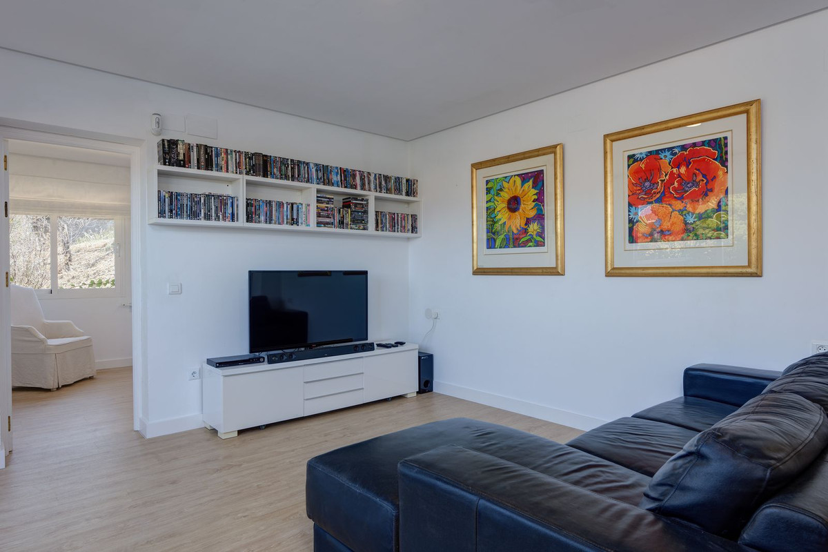 6 Bedroom Villa in Mijas - Photo 24