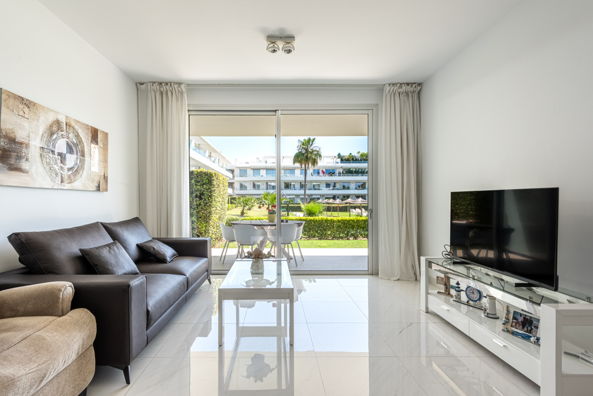 3 Bedroom Apartment in Estepona - Photo 5