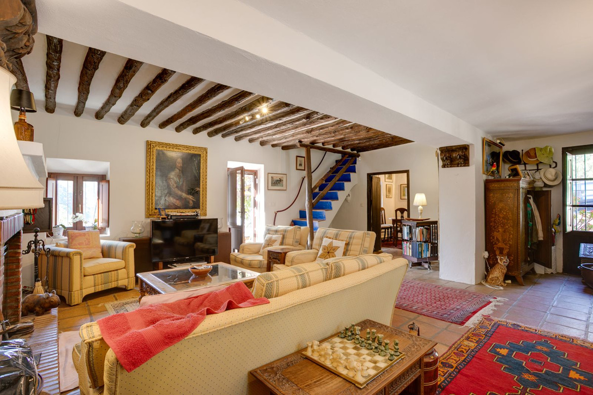 3 Bedroom Villa in Estepona - Photo 7