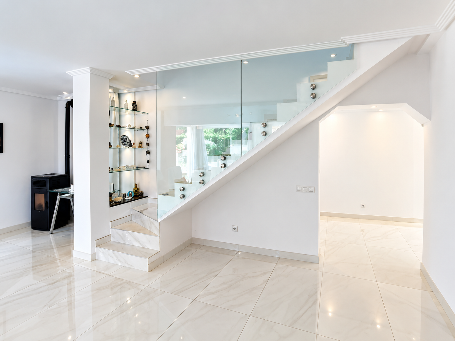 4 Bedroom Villa in Marbella - Photo 8