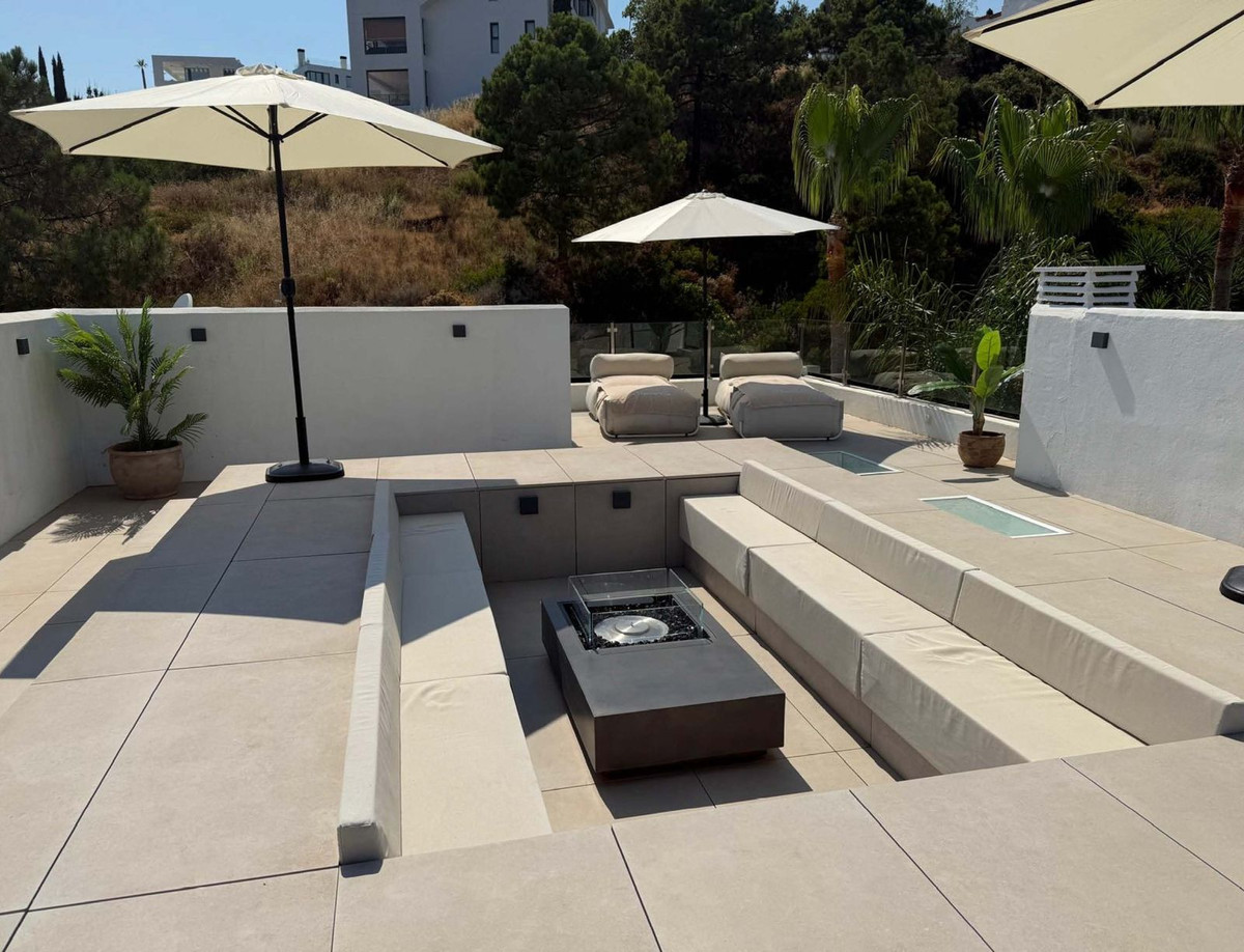 2 Bedroom Penthouse in Benahavís - Photo 15