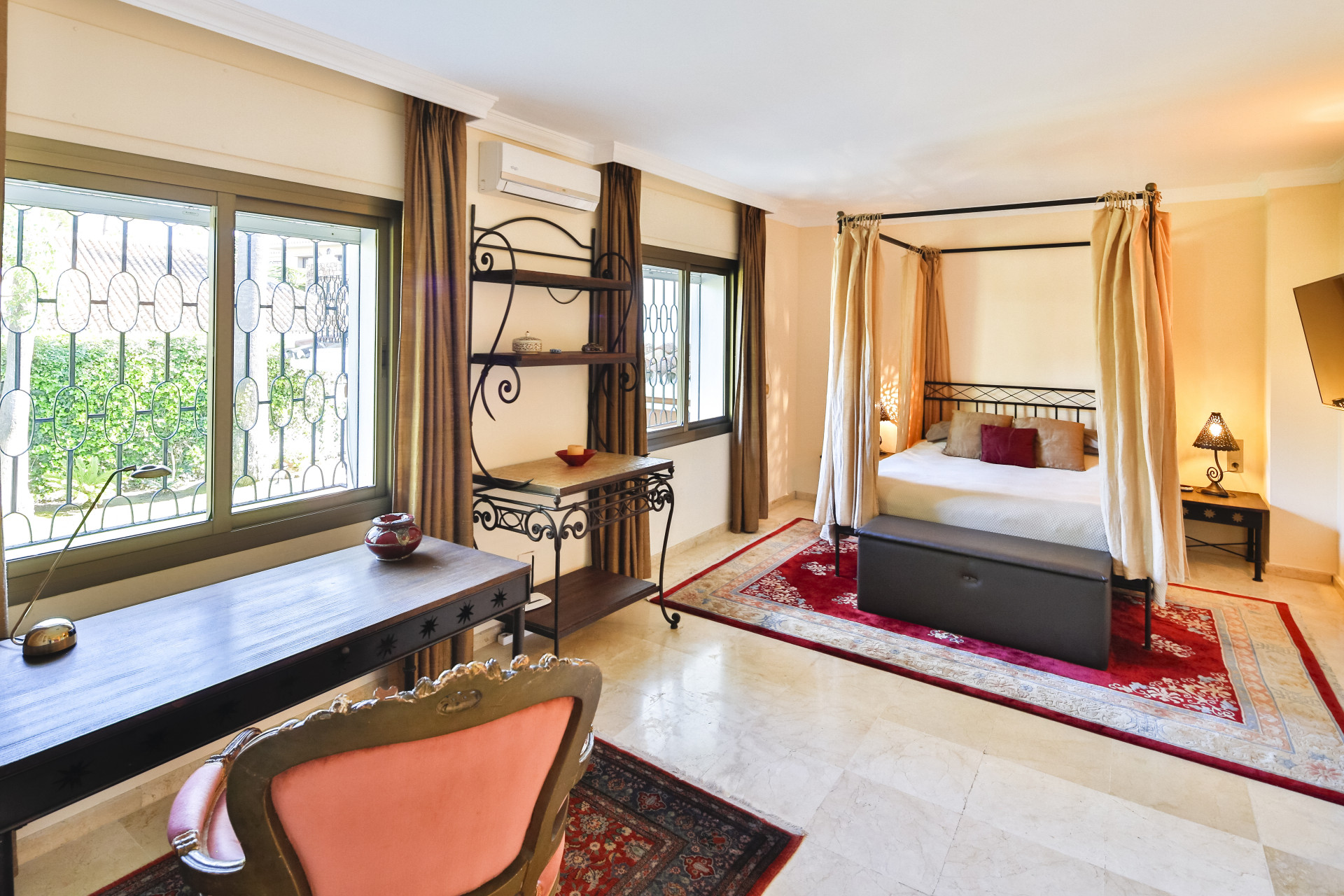6 Bedroom Villa in Marbella - Photo 11