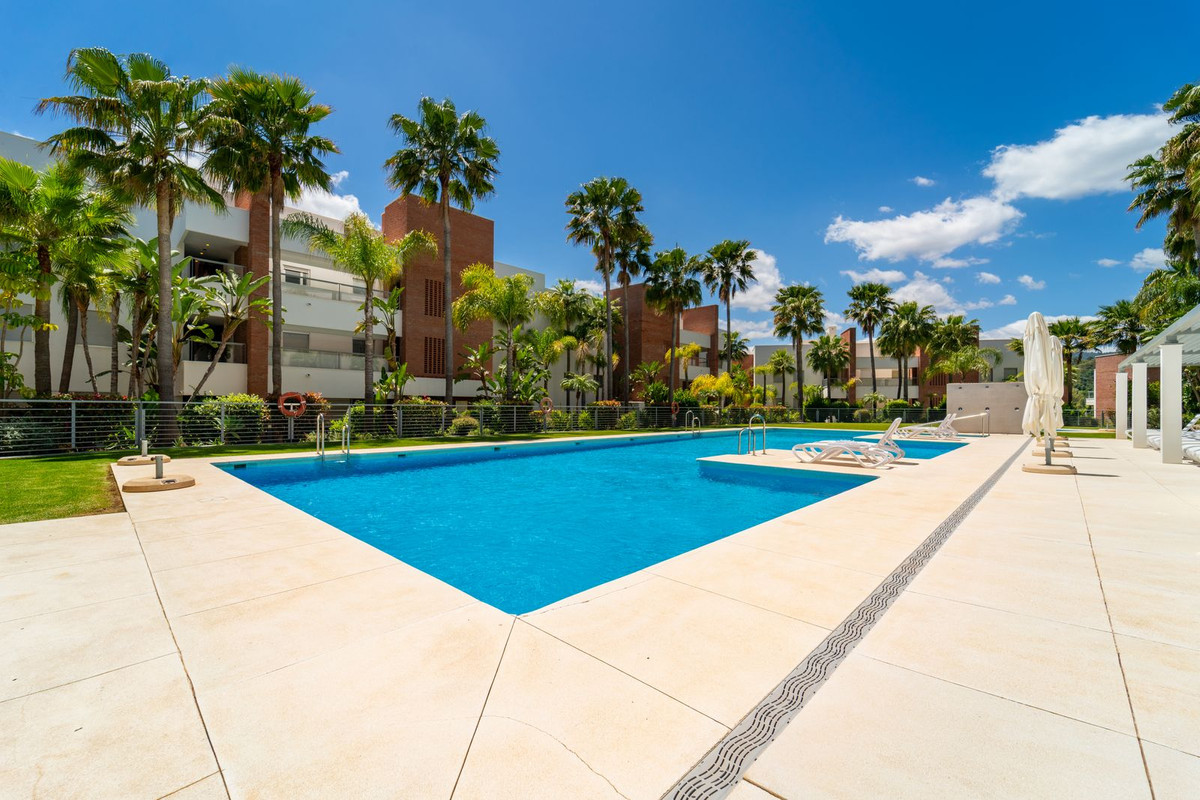 2 Bedroom Apartment in Benahavís - Photo 21