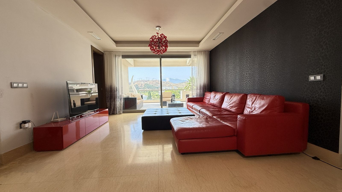 3 Bedroom Apartment in Benahavís - Photo 4