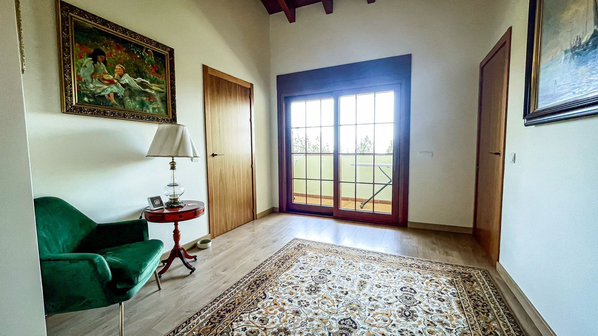 6 Bedroom Villa in Marbella - Photo 33