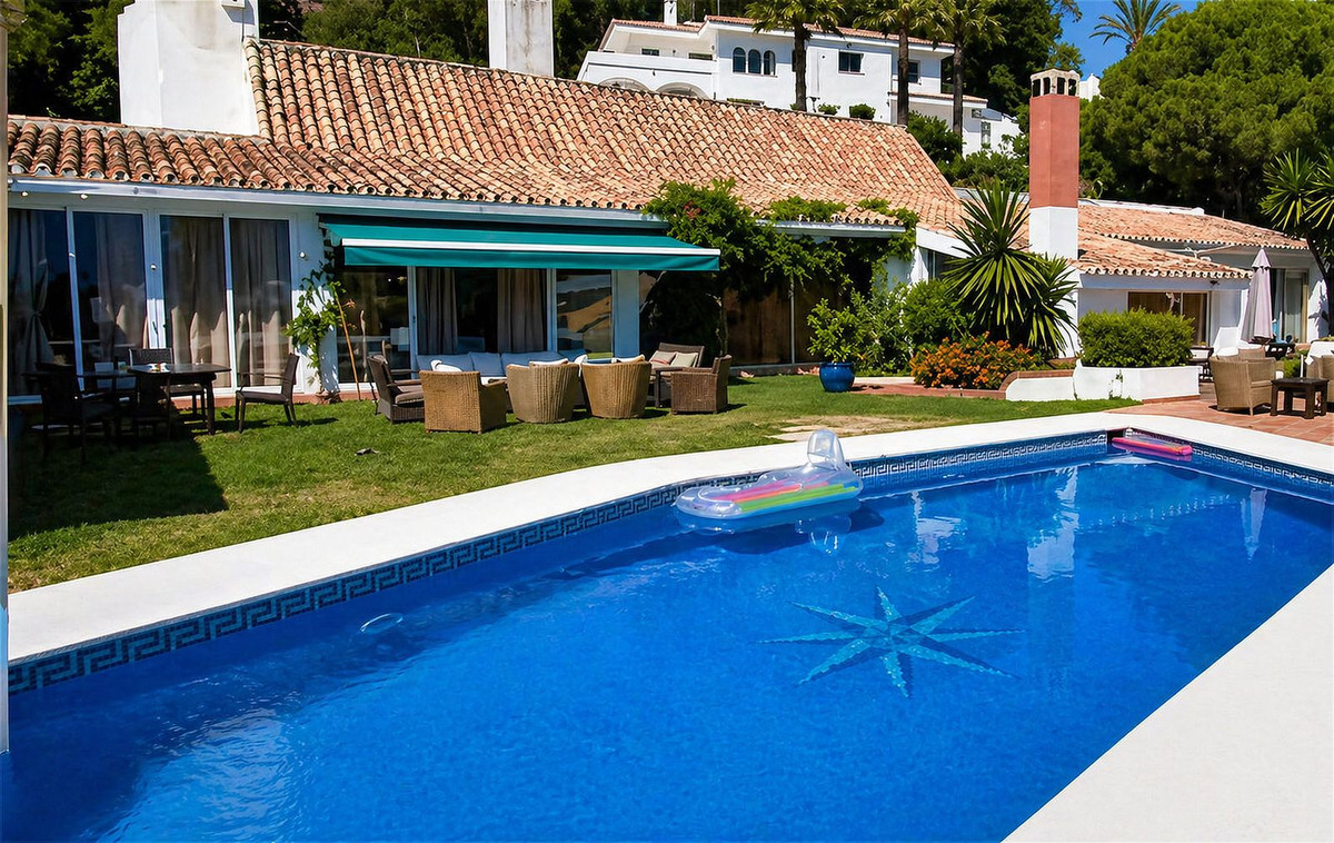 5 Bedroom Villa in Marbella - Photo 7