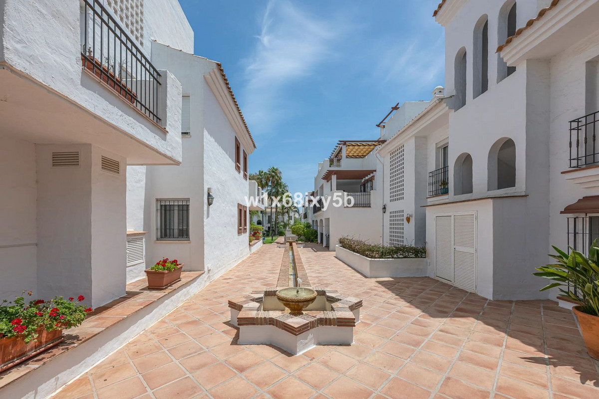 3 Bedroom Apartment in San Pedro de Alcántara - Photo 3