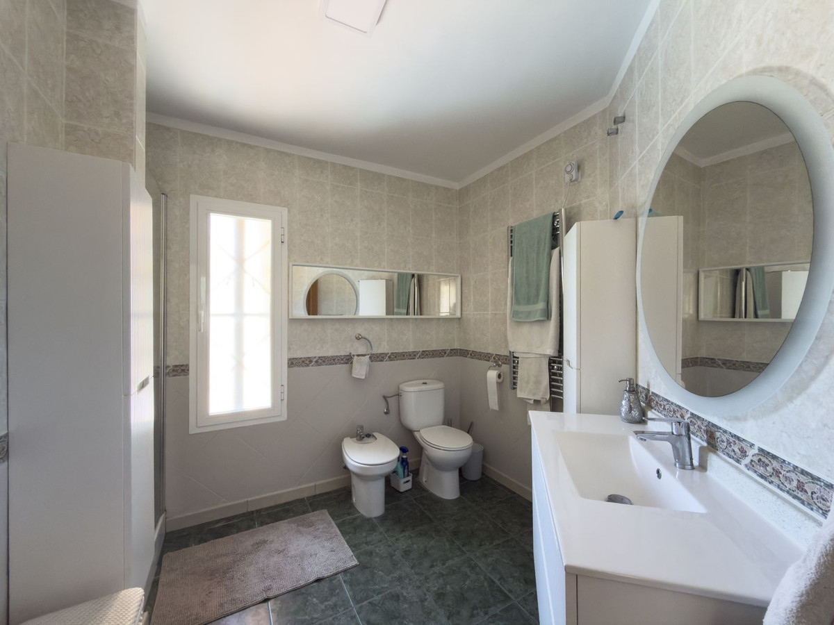 5 Bedroom Villa in Coín - Photo 34